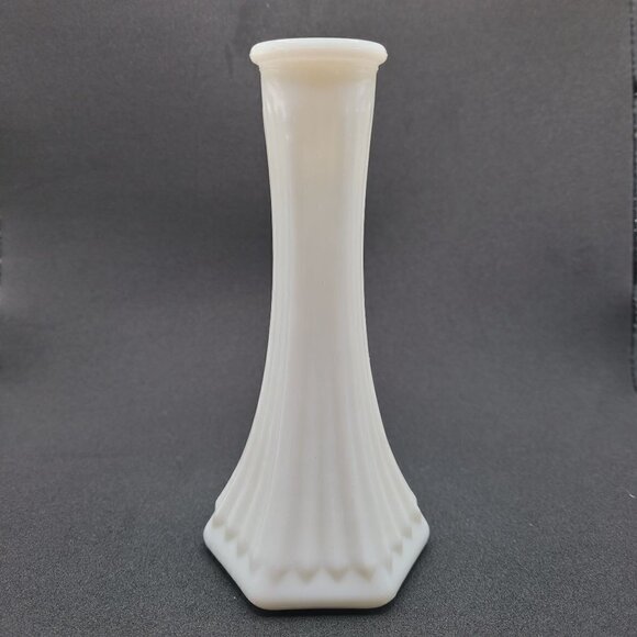Vintage E.O. Brody Co. Milk Glass Vase Mid Century Modern Cleveland Ohio USA 6" - Picture 2 of 7